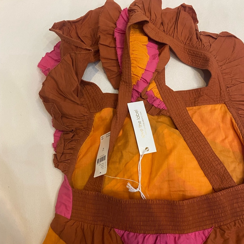 Love the label dress. - Picture 6 of 7
